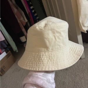 Madewell cream bucket hat!